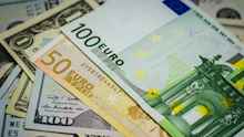 Dollar drops 1% against euro on rate cut speculations
