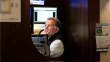 US closes mostly higher with eyes on earnings, trade