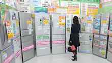 Japan's consumer confidence drops in April