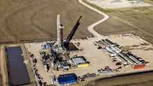 Oil gains 2% amid growing trade tensions