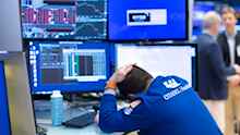 US sharply down at close after Trump's new tariffs