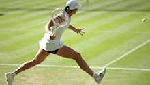 Swiatek eases into Wimbledon final
