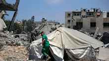 Israeli strikes said to hit Gaza displacement camp